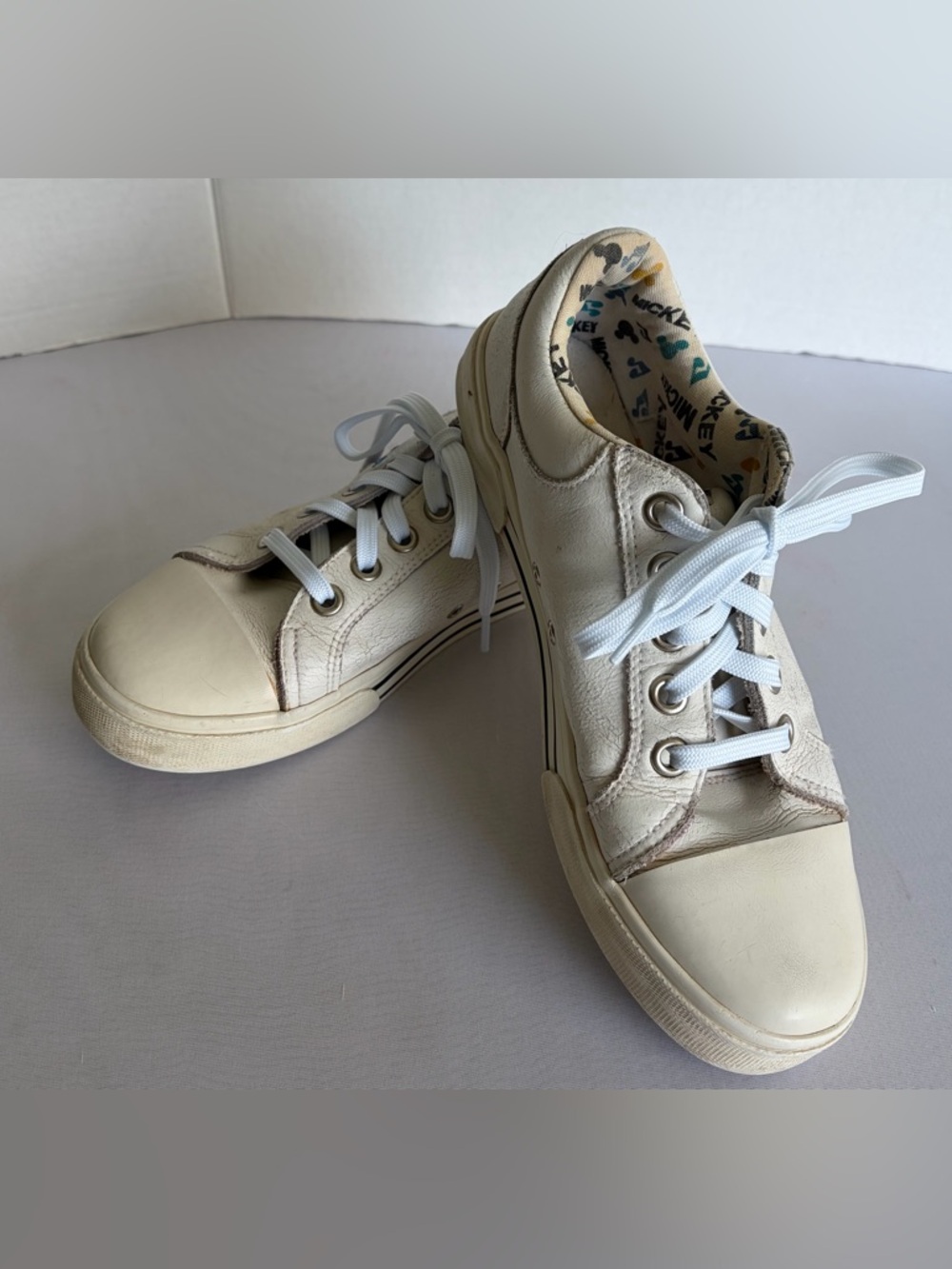 Mickey Mouse Women’s White Leather Embroidered Shoes Size 8.5 Authentic Disney